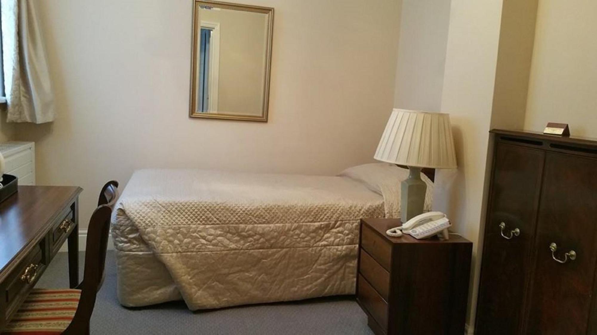 Beech House Hotel Reading Room photo